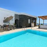 Casa Atlantico -puerto Calero Lanzarote. Piscina Yaiza
