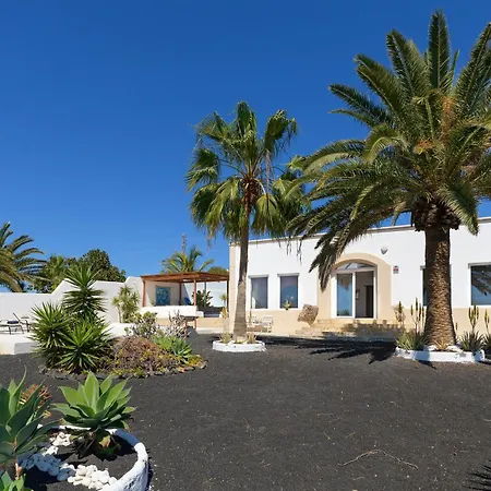 Villa Casa Atlantico -puerto Calero Lanzarote. Piscina