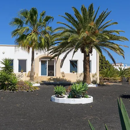 Casa Atlantico -puerto Calero Lanzarote. Piscina Villa Yaiza
