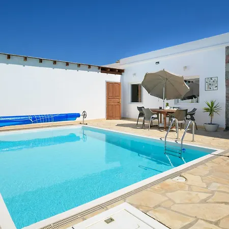 Casa Atlantico -puerto Calero Lanzarote. Piscina *