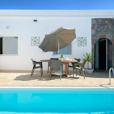 Villa Casa Atlantico -puerto Calero Lanzarote. Piscina