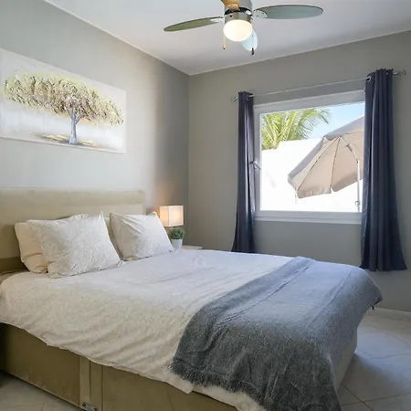 Villa Casa Atlantico -puerto Calero Lanzarote. Piscina Yaiza