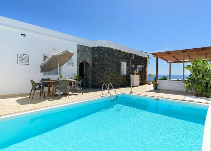 Casa Atlantico -puerto Calero Lanzarote. Piscina יאיזה