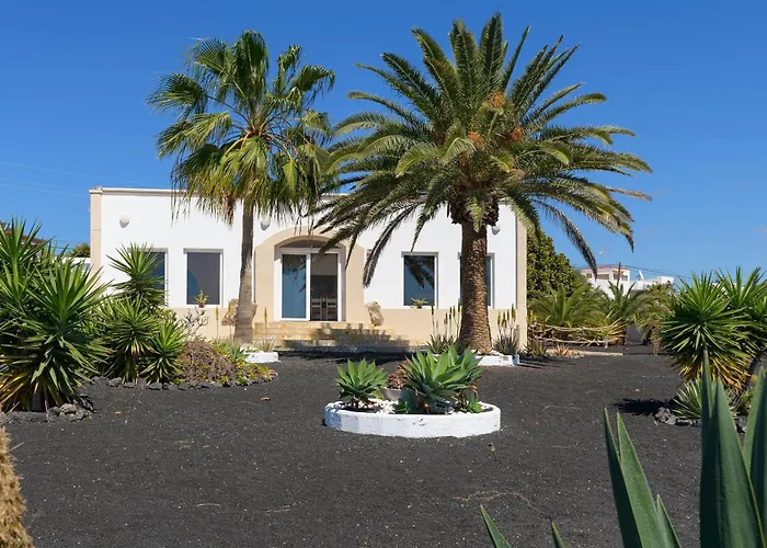 Villa Casa Atlantico -puerto Calero Lanzarote. Piscina *