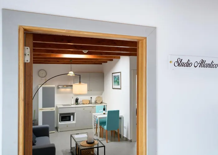 Casa Atlantico -puerto Calero Lanzarote. Piscina Villa Yaiza (Lanzarote)